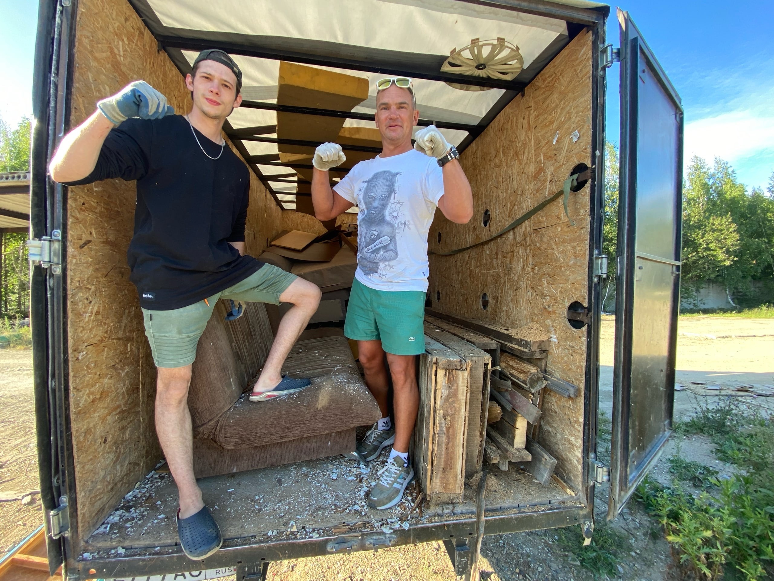 Вывоз старой мебели с домов, дач